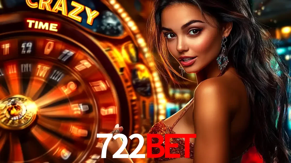 Mulher ao lado da roda de prêmios do jogo de cassino ao vivo Crazy Time, um dos shows de jogos mais emocionantes oferecidos pela plataforma de apostas 722bet.